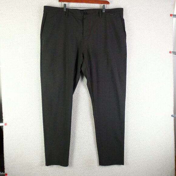 Travis Mathew Pants Mens 42X32 Black Gold Performance Stretch Lightweight - Picture 1 of 10